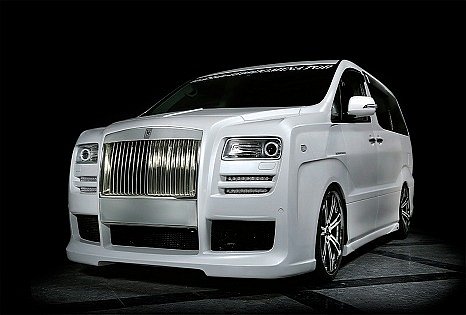 Toyota Minivan vỡ mộng giấc mơ hóa Rolls-Royce